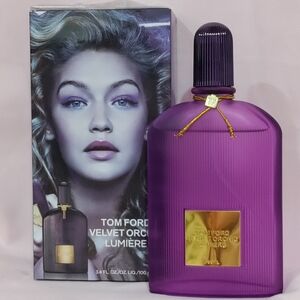Like NewTom Ford 3.4oz/100ml Eau De Parfum Spray